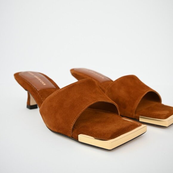 Good American Suede Heel - Picture 2 of 6